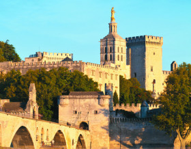 Avignon et Rocher Mistral