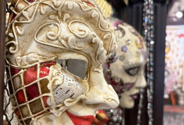 Fabrique de masques © T. Michel
