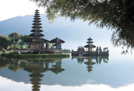 Balinais lac Bratan temple de l'aube, Bali, Indonésie