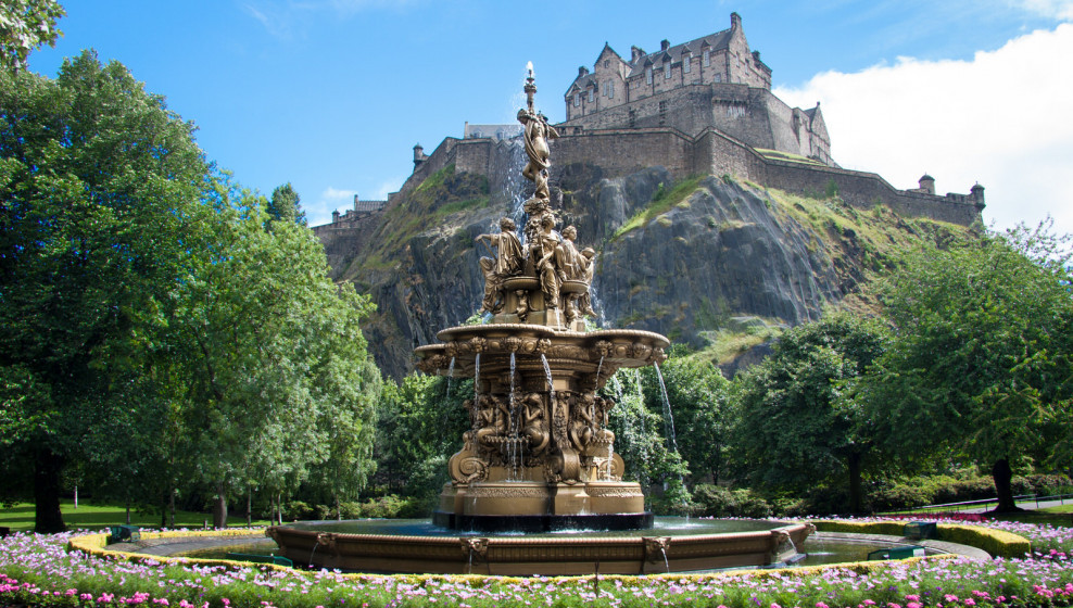 Edinburgh Castle and Princes St Gardens © German Vidal  Getty Images