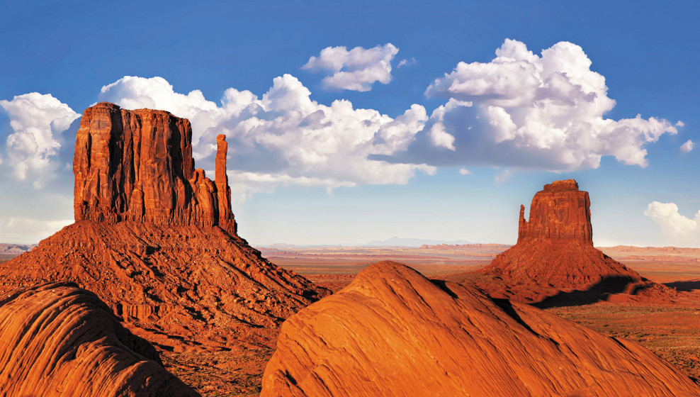 Monument Valley et son décor de collines rouge-sang